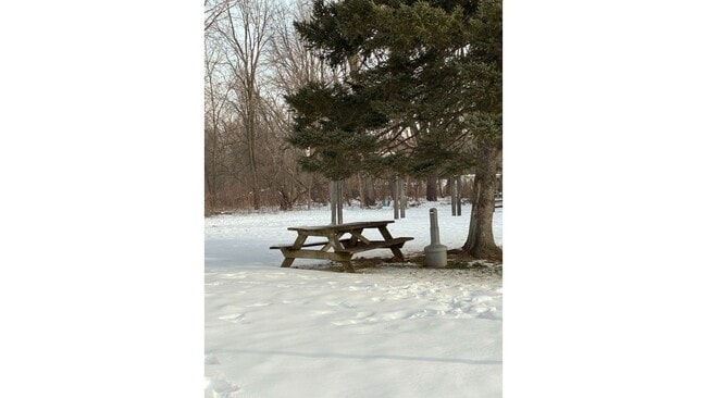 Building Photo - 512 W High St