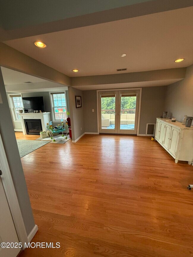Building Photo - 66 Sea Drift Ave