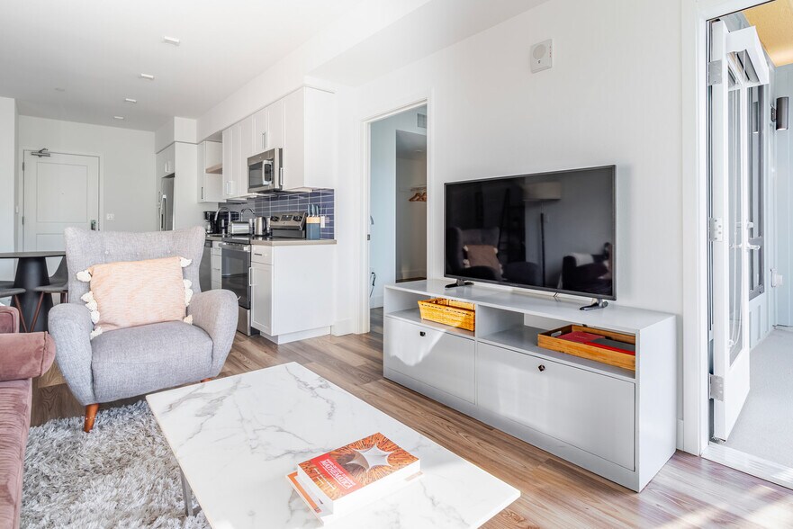 Building Photo - 85 Cleaveland Rd