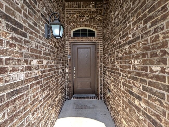 Building Photo - 1409 Summit View Ln