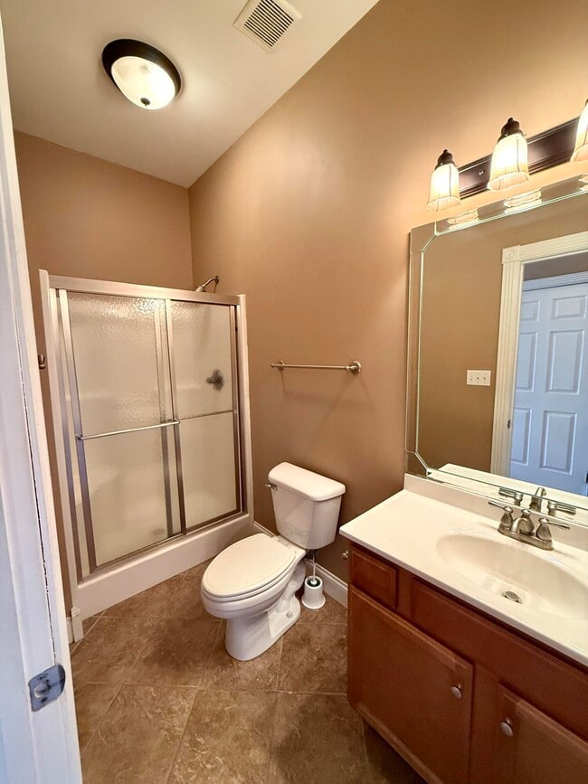 Building Photo - 98 Melrose Dr