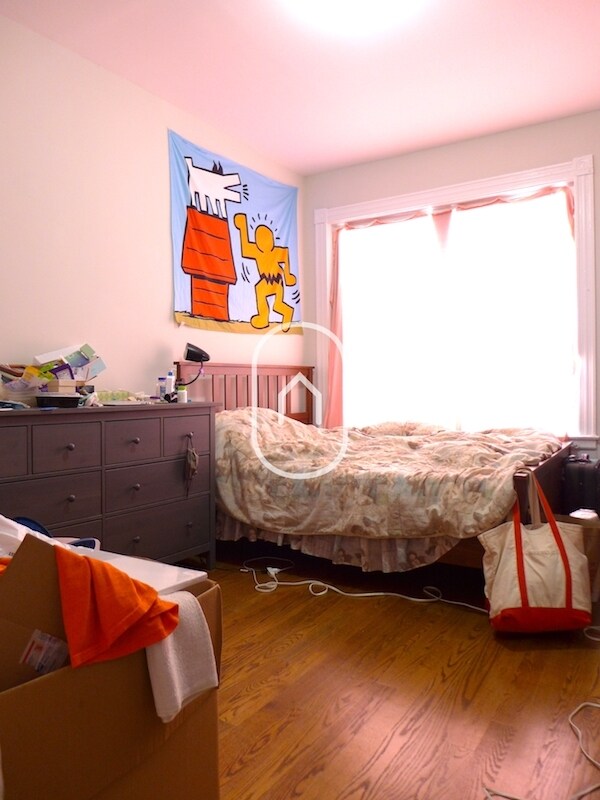 Building Photo - 11 Linden St