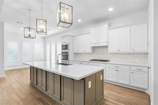Building Photo - 706 Carina Gaze Ct