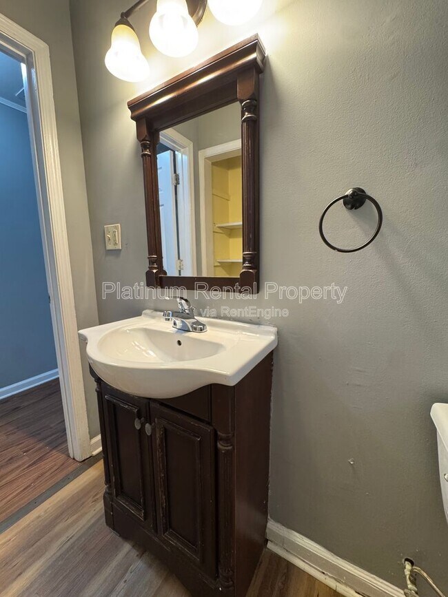 Building Photo - 97 Benson St