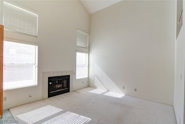 Building Photo - 217 S White Cloud Cir