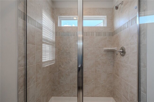 Building Photo - 14 Loebner Ln