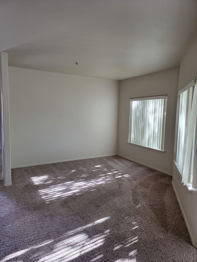 Building Photo - Adorable 3 bedroom 2 bath Condo