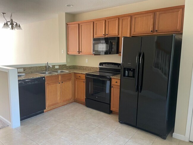 Building Photo - Beautiful 2/2.5 in Desirable Arrowood Community