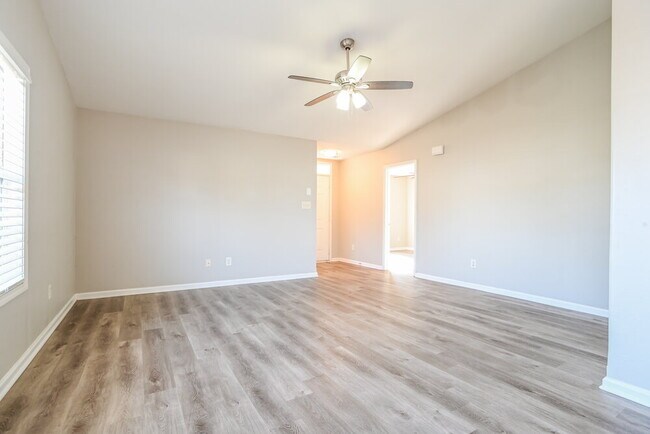 Building Photo - 1007 Kansas City Dr