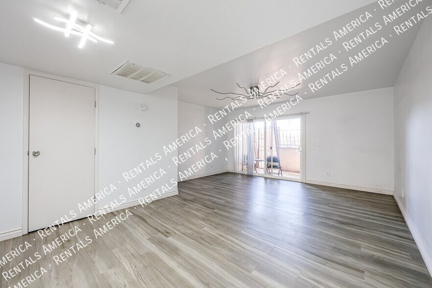 Building Photo - 1601 W Sunnyside Dr