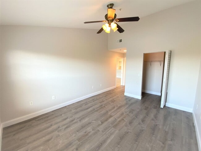 Building Photo - ** FAIRWAY PRESERVE ** 3 BED / 2 BATH COND...