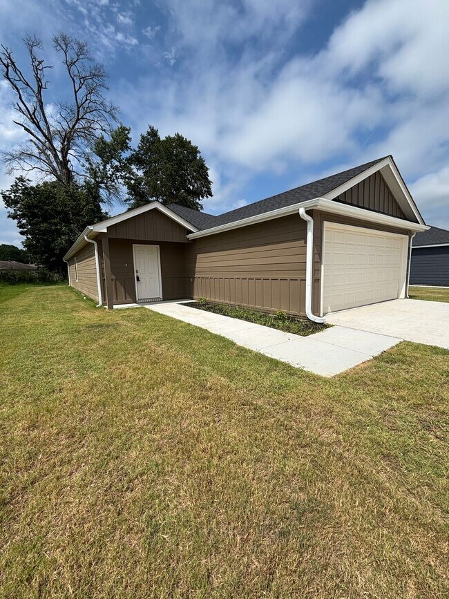 Building Photo - 350 Moonlight Graham Blvd