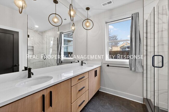 Building Photo - 2109 23rd Ave N