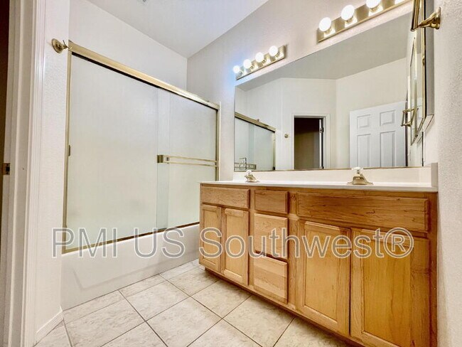 Building Photo - 3300 Ridge View Ave