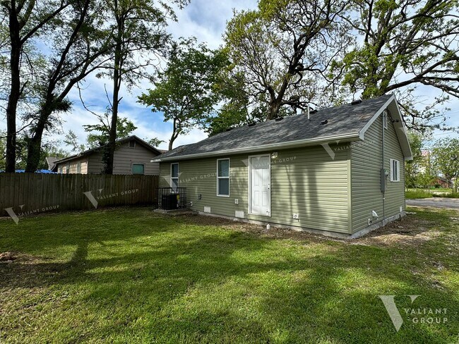 Building Photo - Charming 3-Bedroom, 1-Bathroom House for Rent in Springfield’s Heart of the Westside Neighborhood