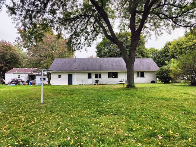 Building Photo - 721 E Emerson St