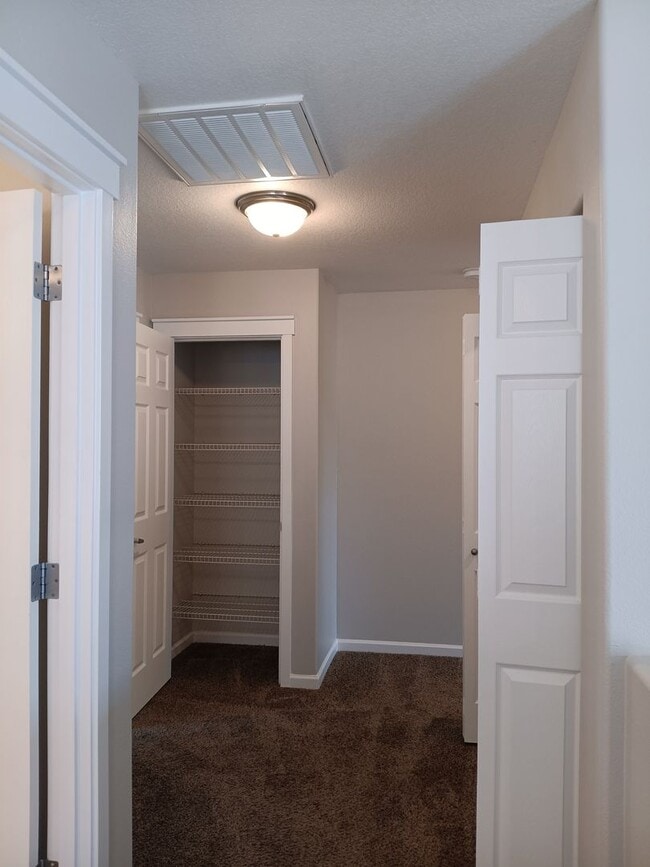 Building Photo - Recently Remodeled House is Now Avialable!