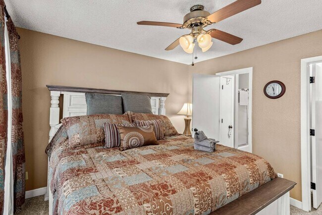 Building Photo - 6 Dogwood Dr