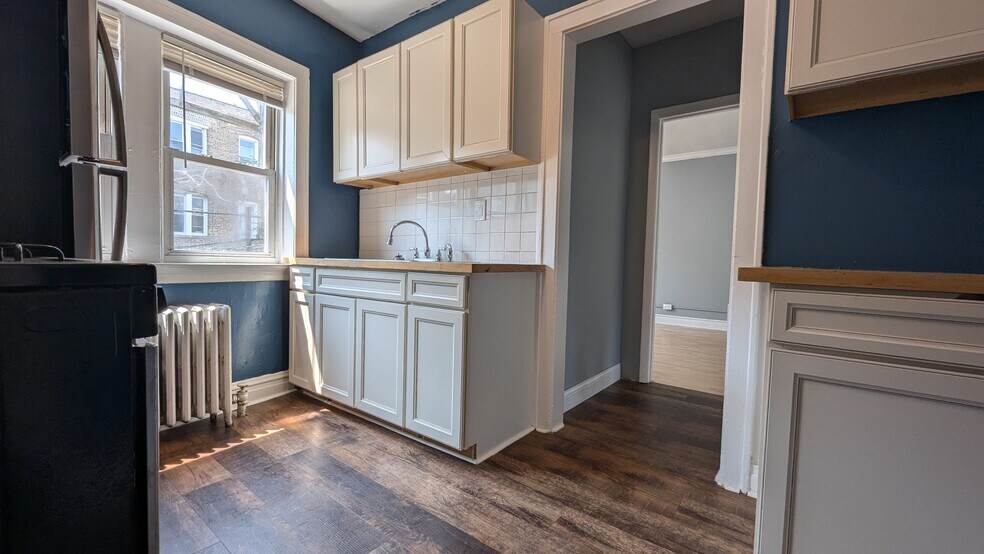 Building Photo - 7416 N Rogers Ave