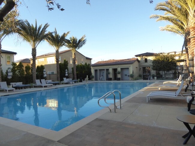 Building Photo - 5-Bedroom Home with Loft in Gated Victoria at Plum Canyon!