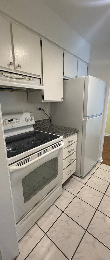 Building Photo - 420 S Kenilworth Ave