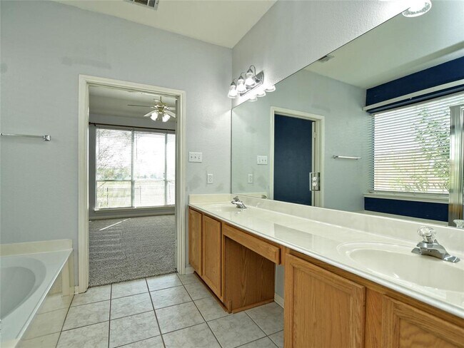 Building Photo - 11513 Glen Falloch Ct