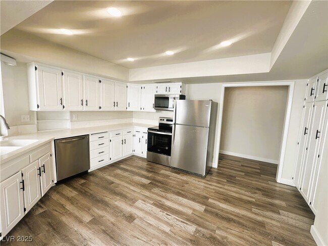 Building Photo - 4180 Blue Heron Ct