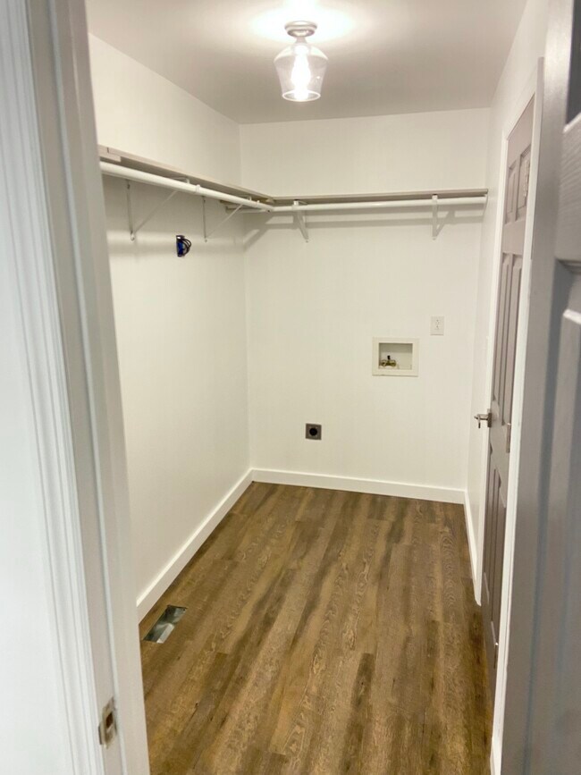 Building Photo - 1872 S Mayo Trl