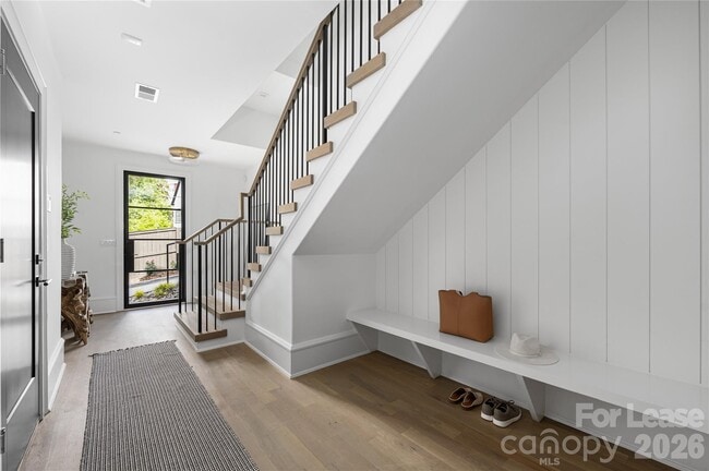 Building Photo - 614 Queens Rd