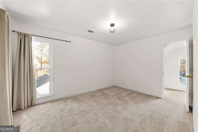 Building Photo - 1086 Pine Grove Ave NE