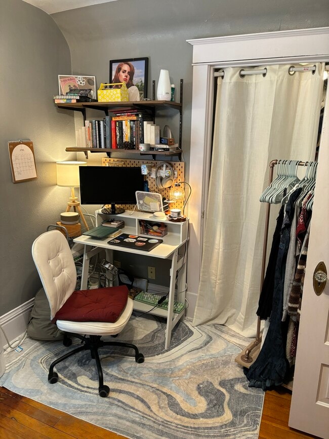 Building Photo - 1115 13th Ave SE