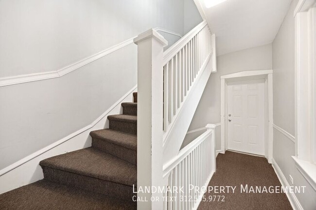 Building Photo - 534 W Belmont Ave