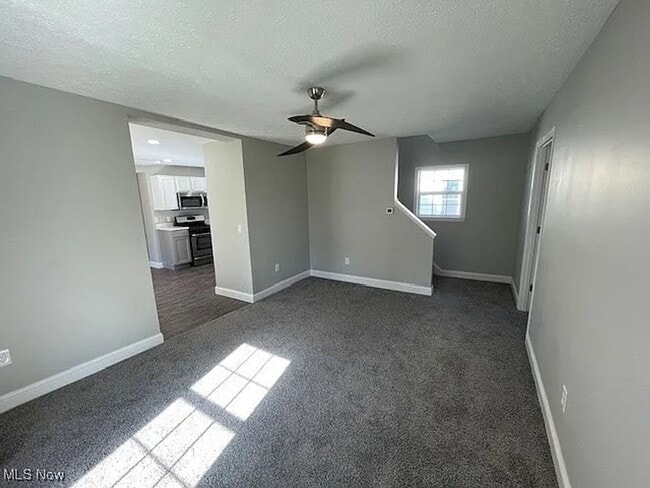 Building Photo - Charming 3 Bedroom 2 Bath House in Lorain- First Month Rent Half Off!!