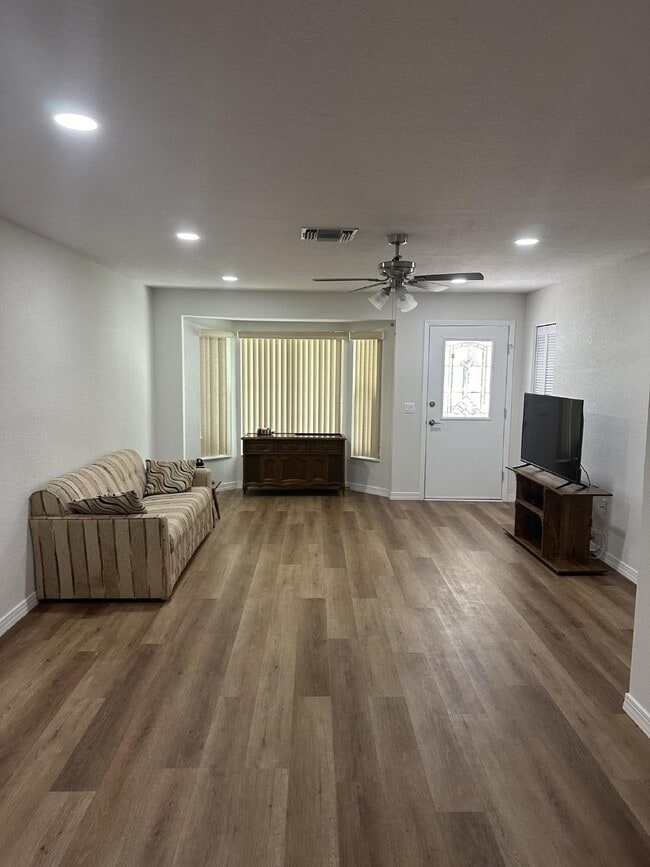Building Photo - For Rent. Timber Pines 2 Bedroom, 2 Bathro...