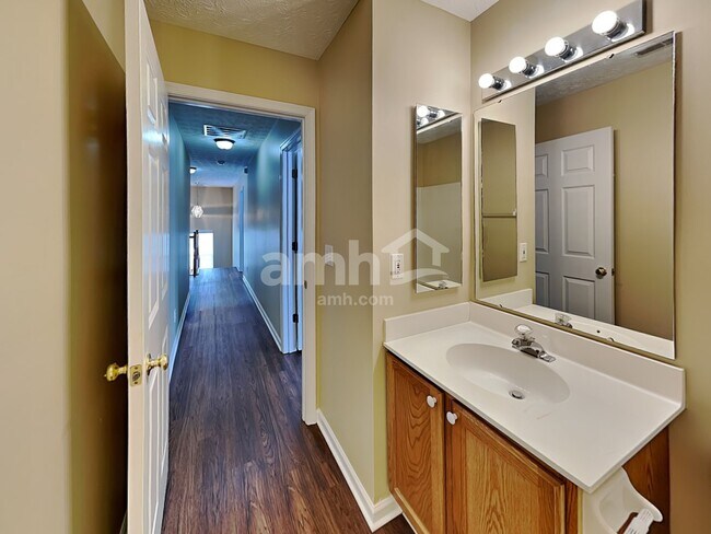 Building Photo - 5954 Courtney Pl