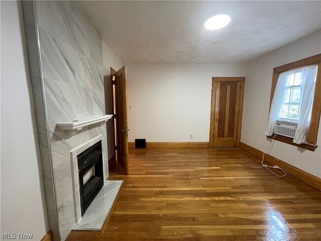 Building Photo - 2235 Montclair Ave