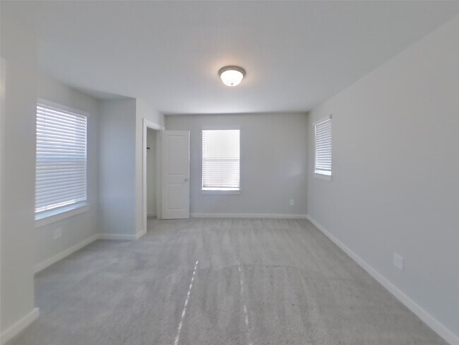 Building Photo - 9835 Willow Creek Commerce Dr