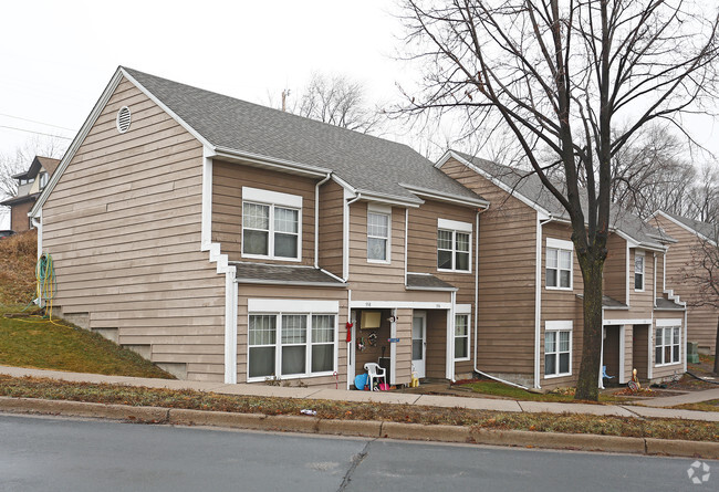 Building Photo - Camber Hill Townhomes