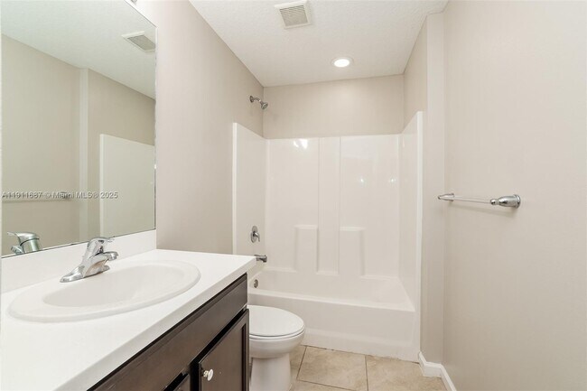 Building Photo - 3611 SW San Benito St