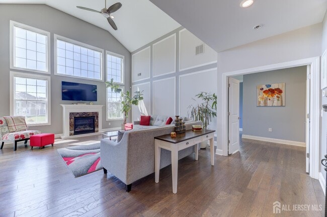 Building Photo - 6 Michelangelo Dr