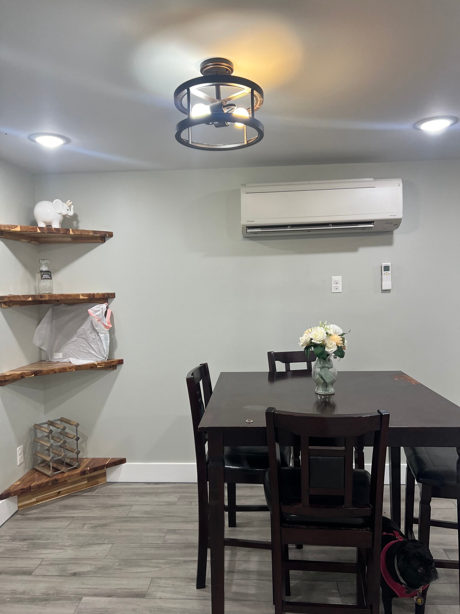 Building Photo - 372 Walnut St