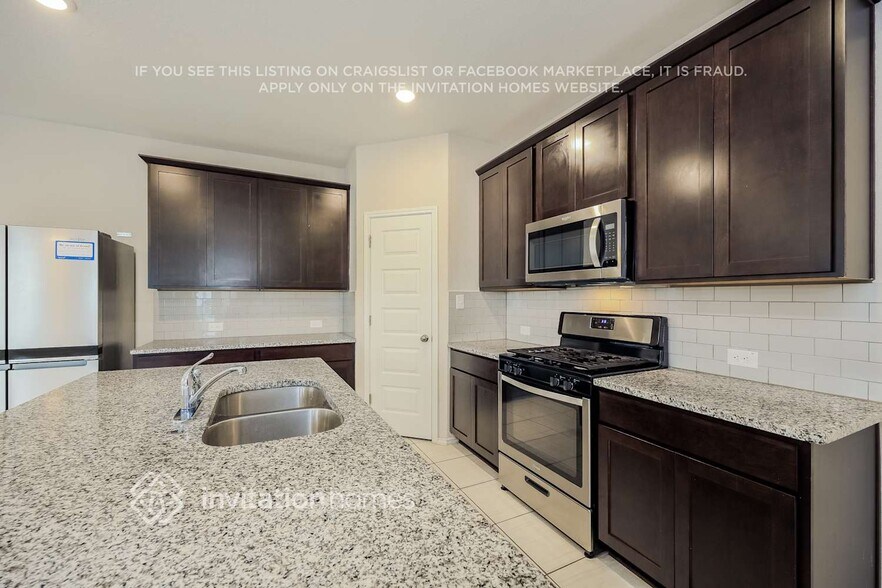 Building Photo - 10610 Briceway Ace