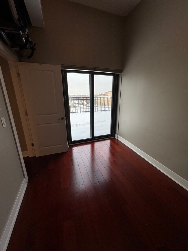 Building Photo - 5048 N Marine Dr