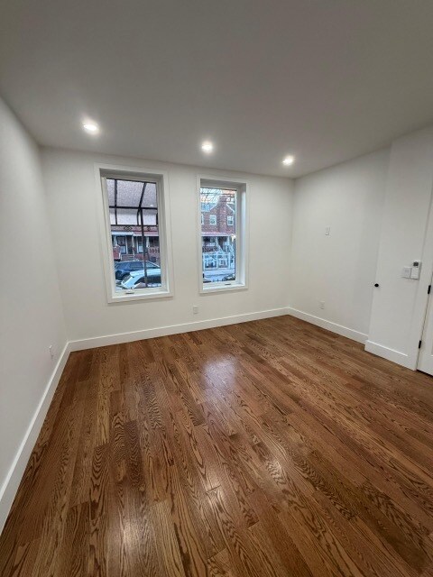 Building Photo - 275 E 55th St