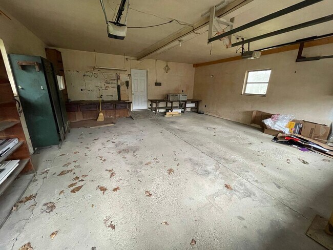 Building Photo - Beautiful 4 Bedroom, 2.5 Bathroom, 3000sq.ft Ranch! Pet Friendly!