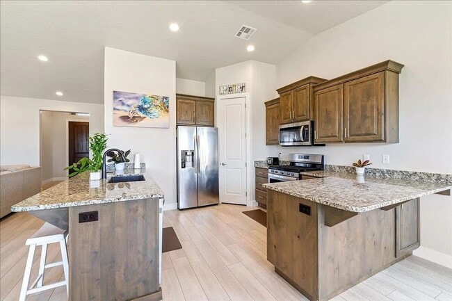 Building Photo - Bright and Spacious 3 Bedroom Home in Wash...
