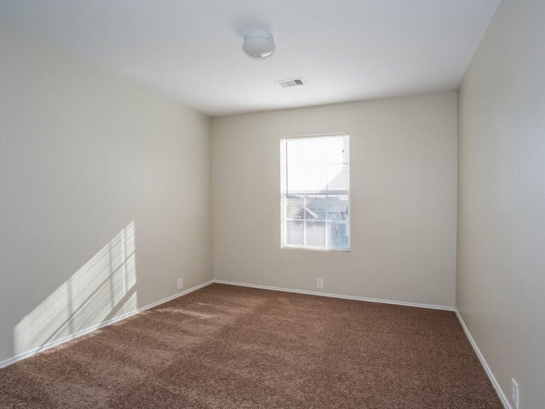 Building Photo - 914 Eagles Glide Dr