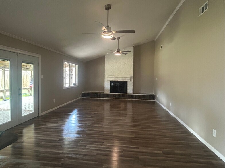 Building Photo - 4418 Acushnet Dr