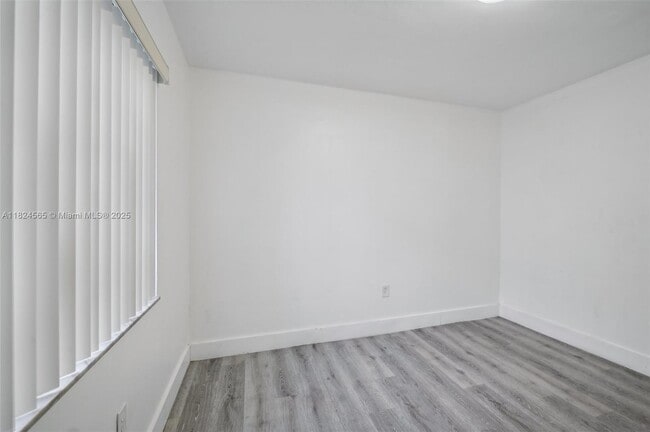 Building Photo - 145 SW 30th Ct