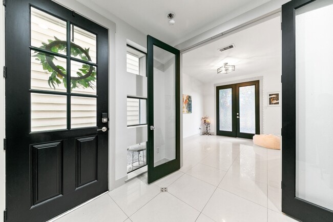 Building Photo - 1807 Dart St